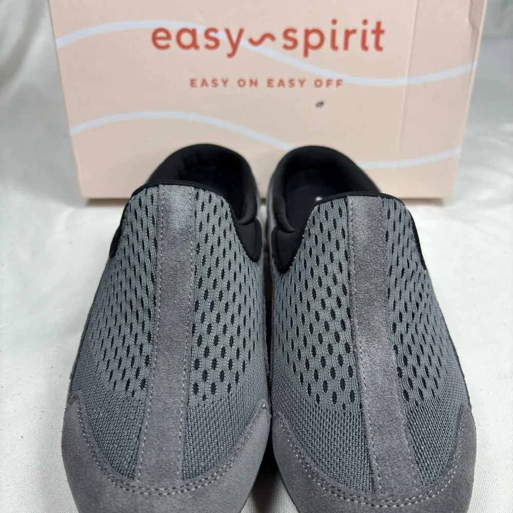 Easy Spirit Womens TRAVEL TIME675
Dark Gray Comfort Insole Leather Clogs
NWB 8M - Picture 2 of 7